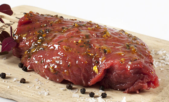 Tykstegsbøf (Rødvinsmarineret)